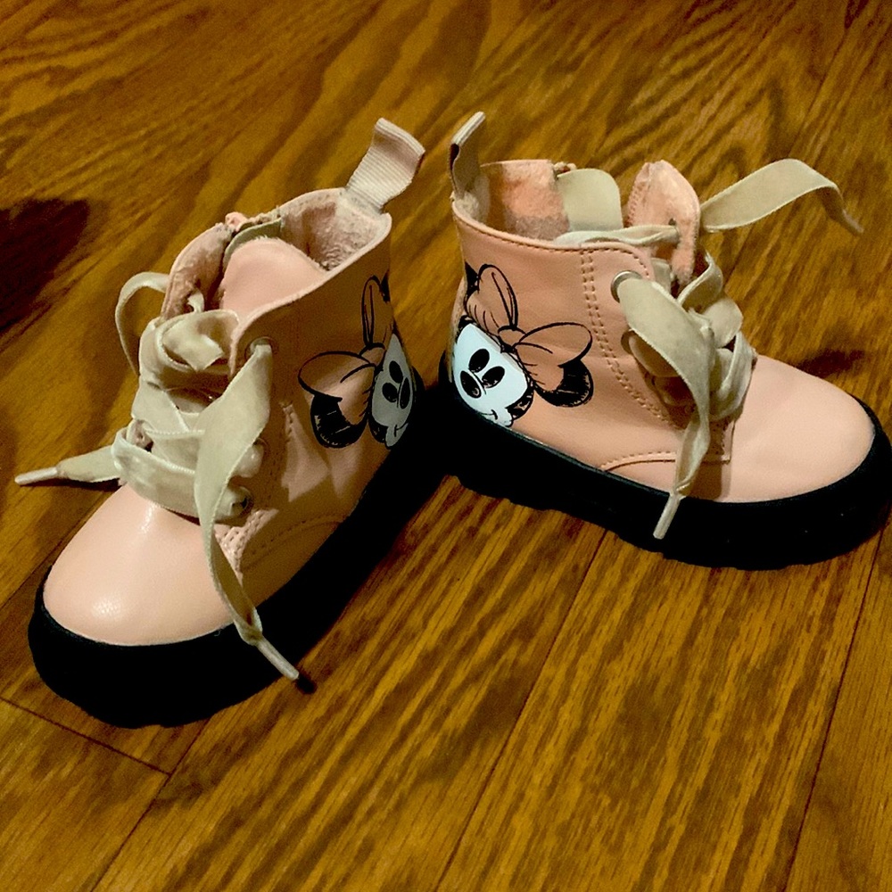 H&M Girl’s Minnie Mouse Winter Shoes